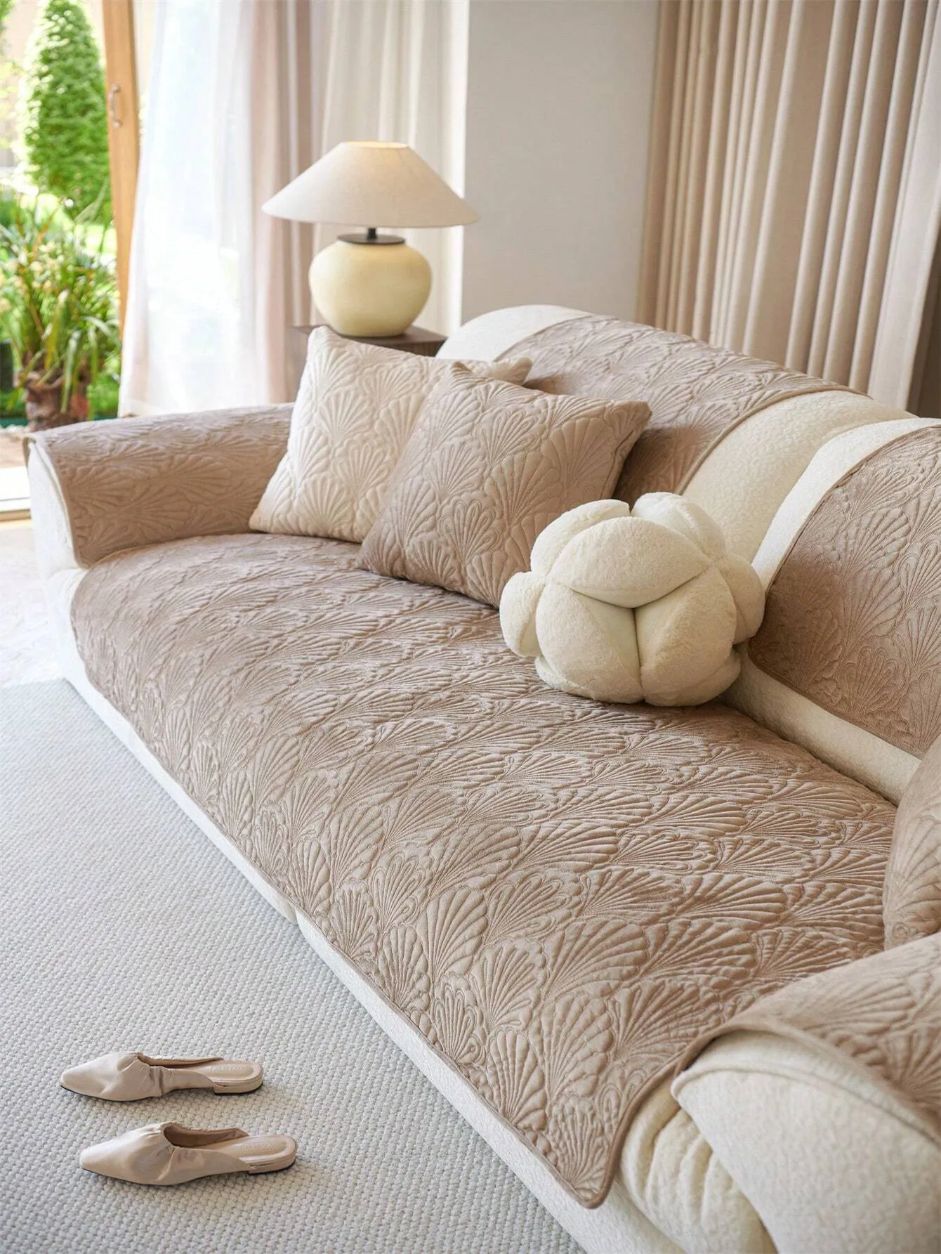 1pc Velvet Sofa Cushion, Elegant Minimalist Design, Seasonal Usage, Sofa Protector, Scallop Pattern, Suitable For Living Room, Bedroom, Study