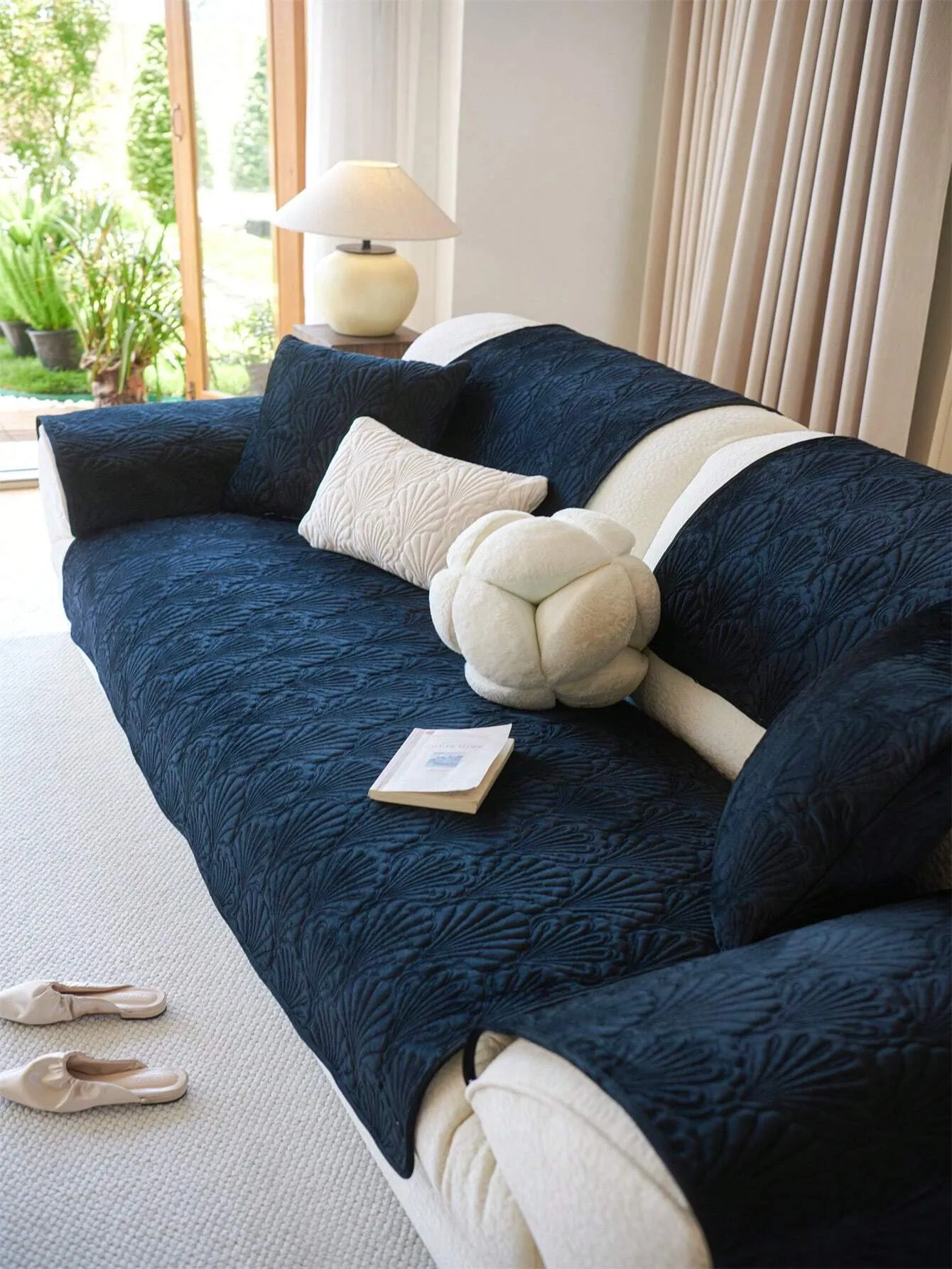 1pc Velvet Sofa Cushion, Elegant Minimalist Design, Seasonal Usage, Sofa Protector, Scallop Pattern, Suitable For Living Room, Bedroom, Study