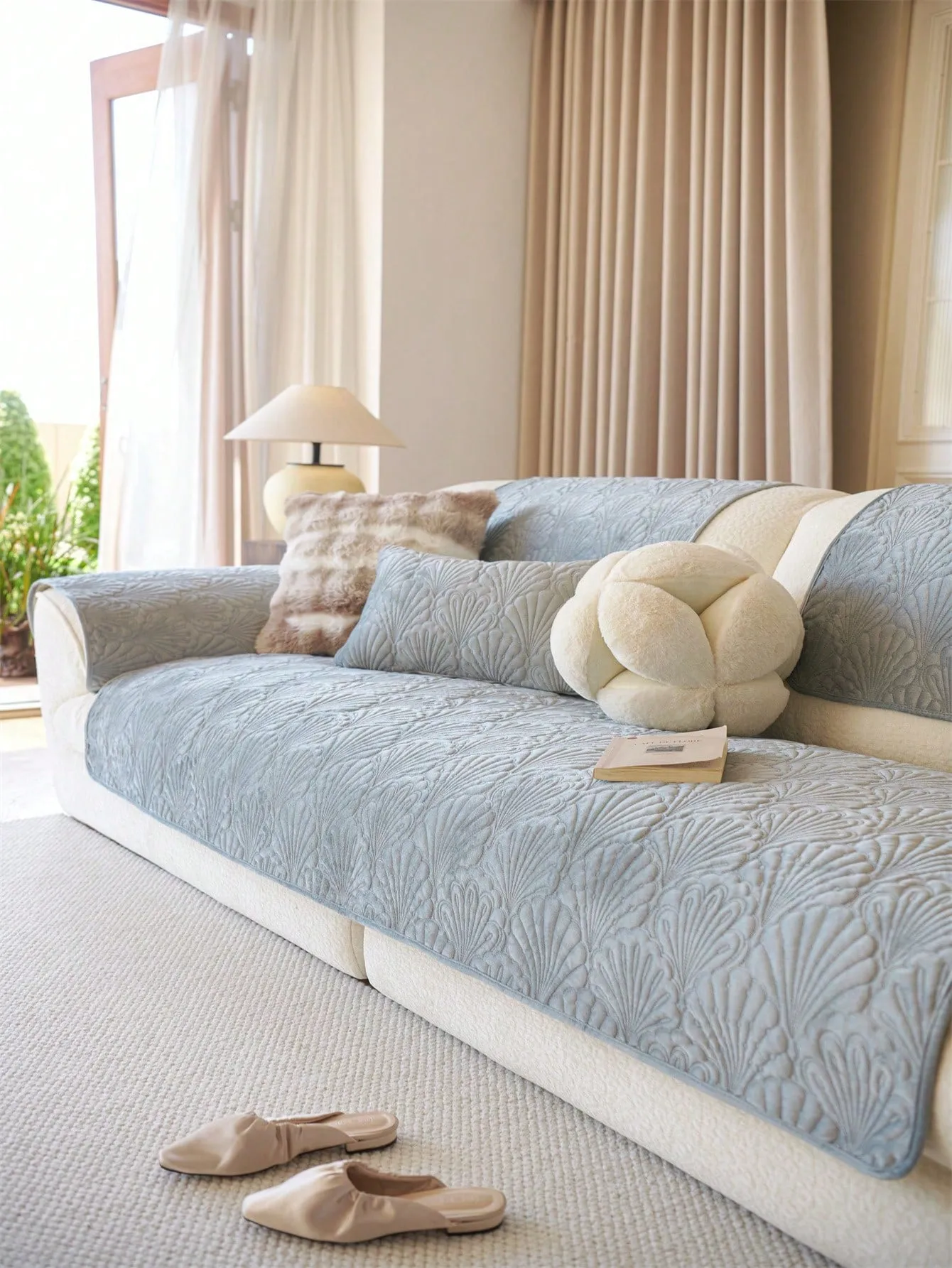 1pc Velvet Sofa Cushion, Elegant Minimalist Design, Seasonal Usage, Sofa Protector, Scallop Pattern, Suitable For Living Room, Bedroom, Study