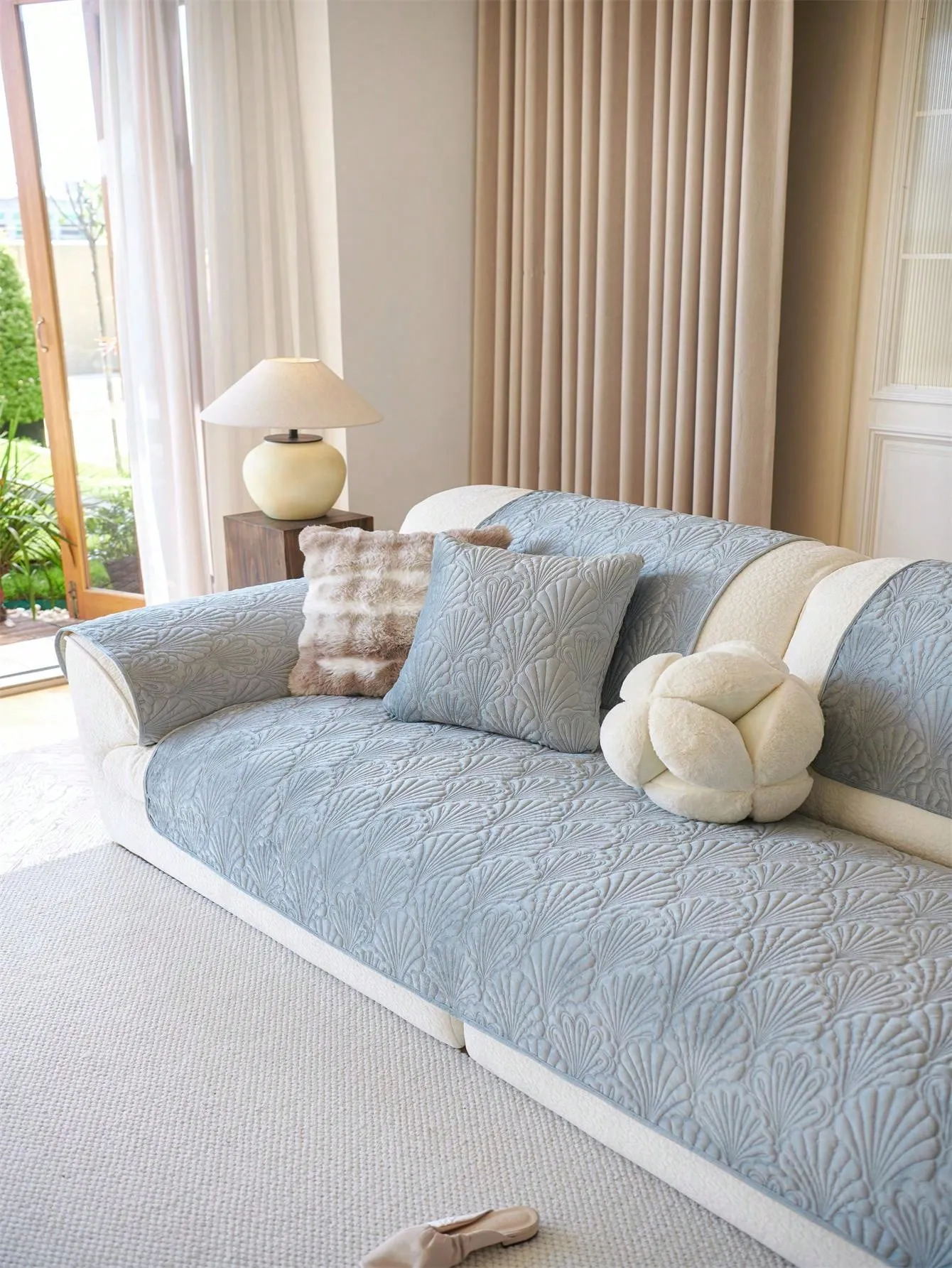 1pc Velvet Sofa Cushion, Elegant Minimalist Design, Seasonal Usage, Sofa Protector, Scallop Pattern, Suitable For Living Room, Bedroom, Study