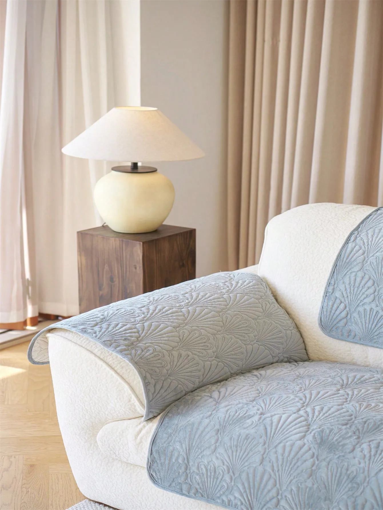 1pc Velvet Sofa Cushion, Elegant Minimalist Design, Seasonal Usage, Sofa Protector, Scallop Pattern, Suitable For Living Room, Bedroom, Study