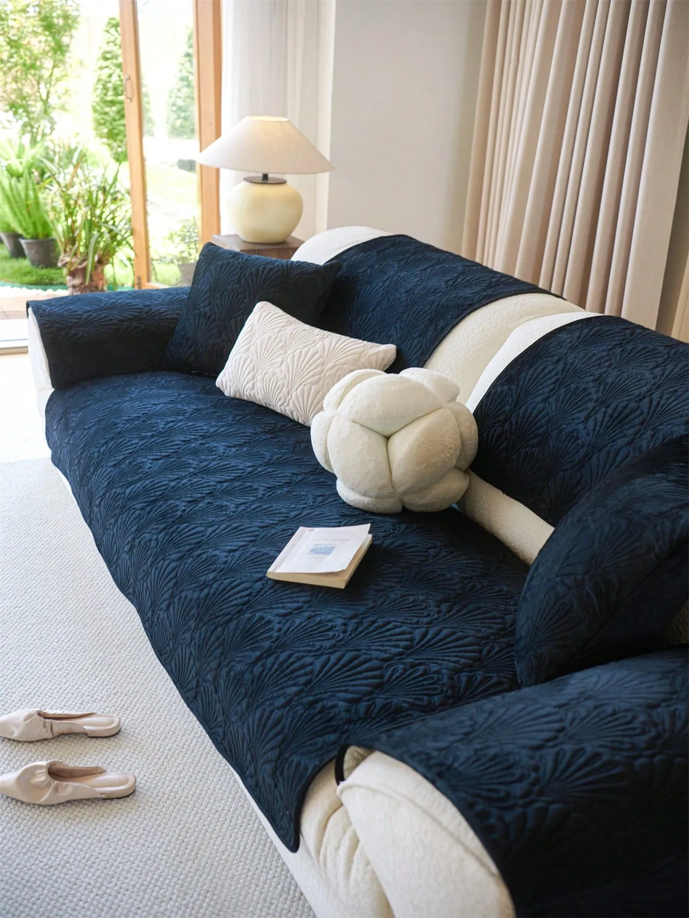 1pc Velvet Sofa Cushion, Elegant Minimalist Design, Seasonal Usage, Sofa Protector, Scallop Pattern, Suitable For Living Room, Bedroom, Study